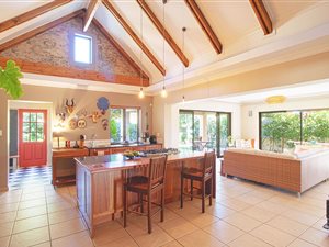 4 Bed House in Devonvale Golf & Wine Estate