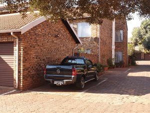 3 Bed Townhouse in Doornpoort and surrounds