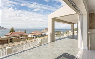 2 Bedroom House in Fish Hoek