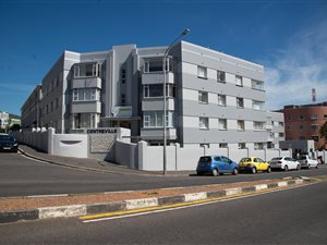 2 Bed Apartment in Zonnebloem