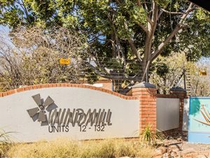 2 Bed Townhouse in Mooikloof Ridge