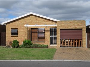 3 Bed House in St Dumas