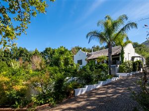 1.8 ha Farm in Banhoek