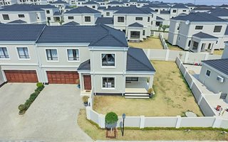 3 Bedroom Duplex in Carlswald Estate