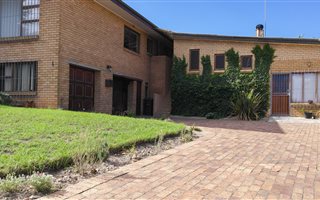 5 Bedroom House in Caledon