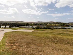 358 m² Land available in Hartenbos Heuwels