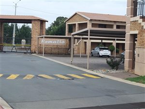 3 Bedroom Townhouse in Krugersdorp Central