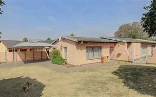 3 Bedroom House in Brackendowns