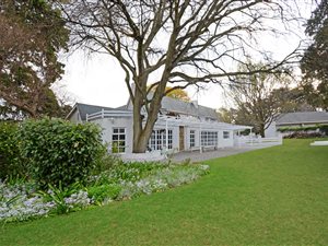 4 Bed House in Oaklands