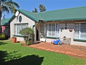 3 Bed Townhouse in Krugersdorp North