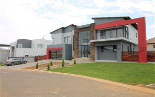 5 Bedroom House in Cedar Creek