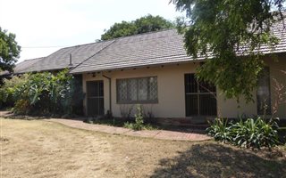 4 Bedroom House in Maroelana