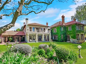6 Bed House in Westcliff