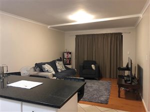 3 Bedroom Apartment in Somerset West Central