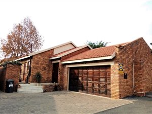 3 Bed Townhouse in Honeydew Manor