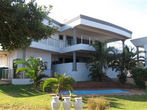 4 Bed House in Athlone Park