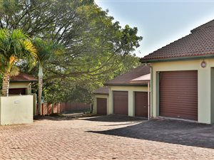 3 Bed Apartment in Meerensee