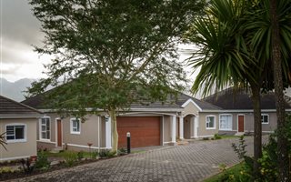 3 Bedroom House in Kingswood Golf Estate