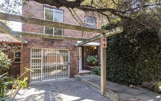 3 Bedroom Townhouse in Waterkloof Heights