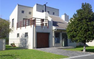 2 Bedroom House in Sandbaai