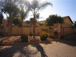 3 Bed Townhouse in Die Hoewes