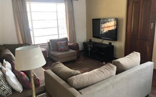 3 Bedroom House in Lakeside