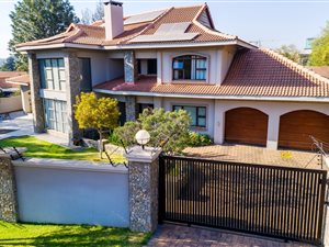 4 Bed House in Lynnwood Glen