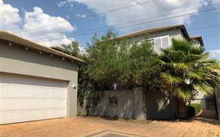 3 Bedroom House in Dainfern Golf Estate