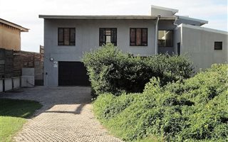 4 Bedroom House in Tinley Manor and surrounds