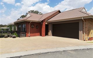 3 Bedroom House in Olivedale