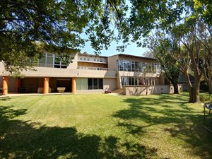 4 Bedroom House in Groenkloof