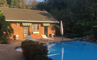 1 Bedroom Garden Cottage in Montrose