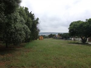 2.1 ha Land available in Die Hoewes