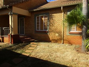 2 Bed Townhouse in Mooikloof Ridge