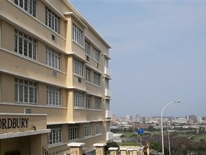 3 Bed Apartment in Essenwood