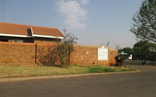 3 Bedroom Simplex in Rensburg