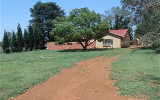 13.8 ha Farm with House in Valley Settlements AH