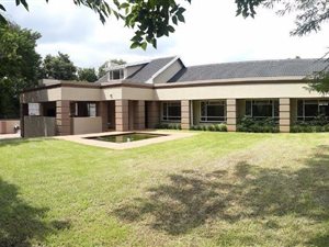 4 Bed House in Lynnwood Glen