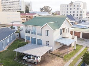 2 Bed Apartment in Strand South