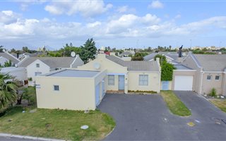 3 Bedroom House in Sunningdale