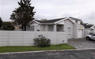 3 Bedroom House in Blouberg Rise