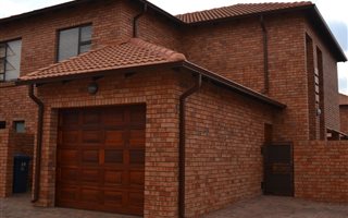 3 Bedroom Townhouse in Willow Park Manor