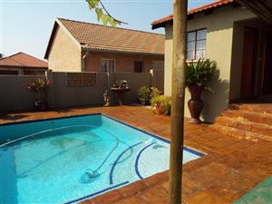 3 Bed Townhouse in River View