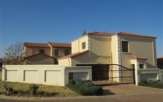 3 Bedroom House in Country View