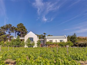 5 Bed House in High Riding Country Estate