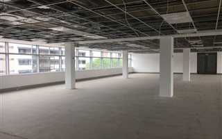 687 m² Commercial space in New Town Centre