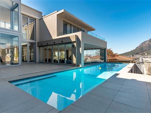 4 Bed House in Tamboerskloof