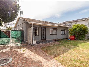 5 Bed House in Bothasig