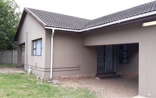 6 Bedroom House in Veld En Vlei