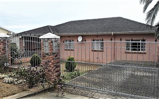 4 Bedroom House in Van Riebeeck Heights